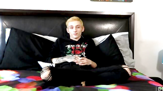 He Likes To Be Dominated - Justin Stone
