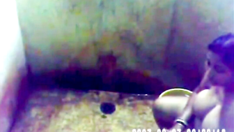 busty stepmom spied in bath house (Sri Lanka)