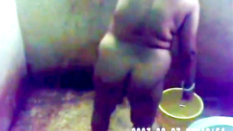 busty stepmom spied in bath house (Sri Lanka)