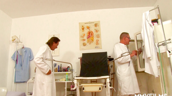 Specialist doctors heal a girl with cum