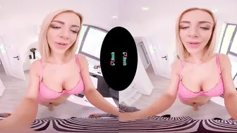 VRHUSH Nathaly Cherie distracts her man from working