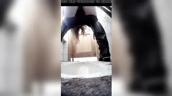 Pissing61