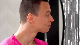 Nikki Nutz is in the bathroom washing his hands when he realizes his stepsister Leo