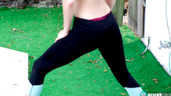 Sveera Fire porn video – Yoga chick Sveera stretches outside and then loses her yoga clothes spreads and fingers her snatch.