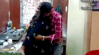 Desi Bhabhi ki Two Boys Homemade Threesome Chudai