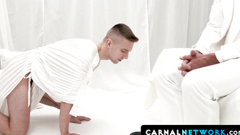 Sphincter porn video – Gray-haired DILFs take turns throbbing their big shaft in the apprentice's sphincter