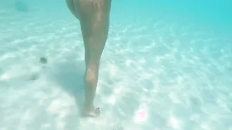 Fucking on the Beach while People Watching