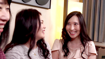 Japanese mommy friends come out together and make lesbian love