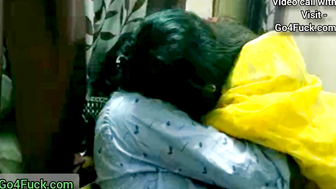 Yellow saree Bhabhi Ki Chudai kari Ghar me Boyfriend ne