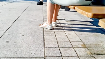 pieds de femmes matures françaises en public 2024