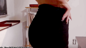 Busty mom with a juicy ass seduced a student for sex - Savannah Bond