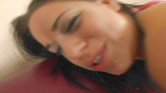 Pretty Babe Likes The Cumshot When It Gets Into a Facial