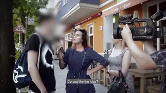 HITZEFREI Slim blonde finds random dude on street