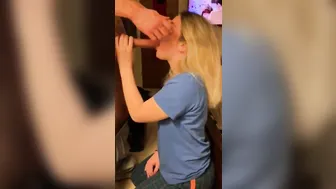 Hot Teenagers Sucking Off penis