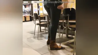 Camel Toe porn video – Some beauty cameltoe beauty MILF w dark green leather leggings