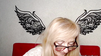 Amateur MILF flashes boobs on webcam