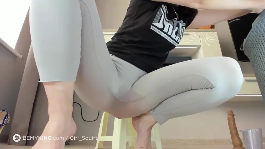 Teen Squirt Tights - Squirting through my yoga leggings 4kPorn.XXX