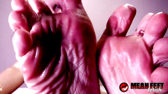 Extra Horny Sarah DiAvola Convinces You To Wank With Her