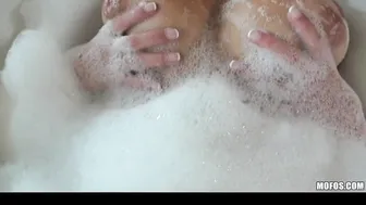CUTIE GIGANTIC TIT BLONDE 18 YO MASTURBATES SOAK SNATCH INTO S
