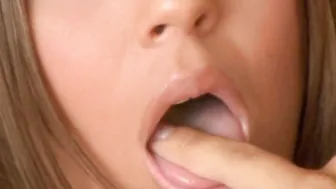 Nicole Works Her Pussy