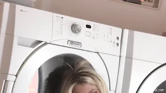 Jana Jordan Masturbates On The Washing Machine