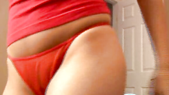 Camgirl Mia unleashes her hotters