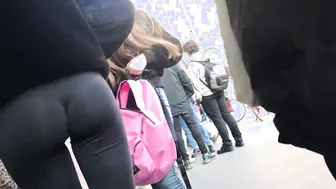 EIGHTEEN SKANK SHOWING HER BOOTY