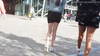 Candid 19 yo upskirt butt