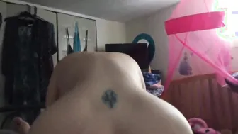Pawg rides a penis