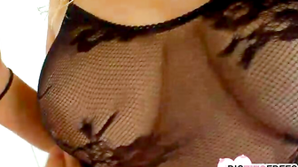 Curvy Blonde Jordyn Peaks Shows Her Rack