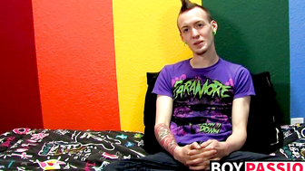 Punk rock twink Chris Jett masturbates and cums