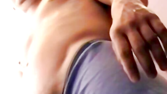 Solo cock wanking with tattooed stud who jerks off his dick