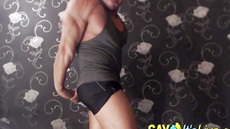 AlexHunk Showing Off His Muscles