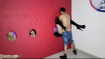 Voy a un club Swinger y entro al cuarto de glory hol