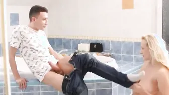 Bombshell Stepmom Lets Stepson Plowed Her