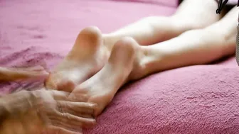 ASMR oil rubs of Female Toes - No Talking
