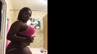 EBONY BBW WITH A BIG BUTT