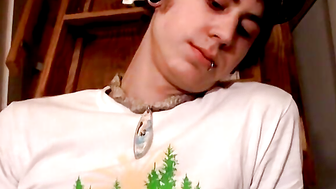Blonde Carl plays cock while chain smokin