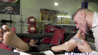 Hunk Manuel Skye sucks his buddies toes and licks his feet