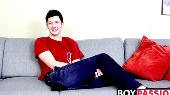 Later porn video – Cute twinkie jerks off after open minded interview