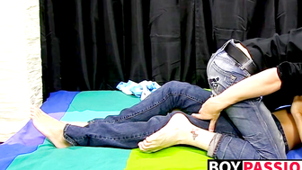 Twink ends up receiving messy facial after hard analpounding