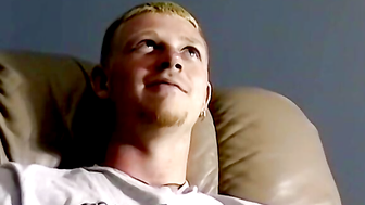 Amateur gets blowjob before giving mature gay a mouthful