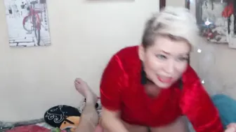 Rough old fisting pussy is about to crack at the
