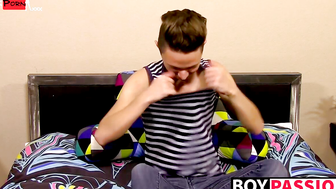 Interviewed porn video – Interviewed and then asked to toy with his tight greasy ass