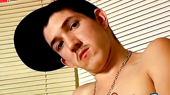 Straight inked amateur is jerking off his cock and cums