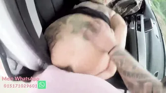 TATTOO WEIB TUT BLASEN IM AUTO - EXTREMS GEIL