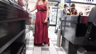 cougar NUDA sotto il vestito... Luglio 2019