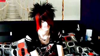 American Emo Boy Vayne Delivers A Great Solo! - Vayne Insanity Wanks 2