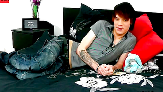 Hot Emo porn video – Androgynous Emo Lewis Beats His Hard Meat - Lewis Romeo Jerks 2