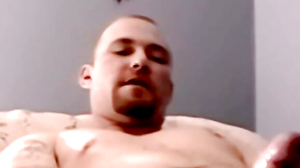 Young homos dick sucked by two mature amateurs